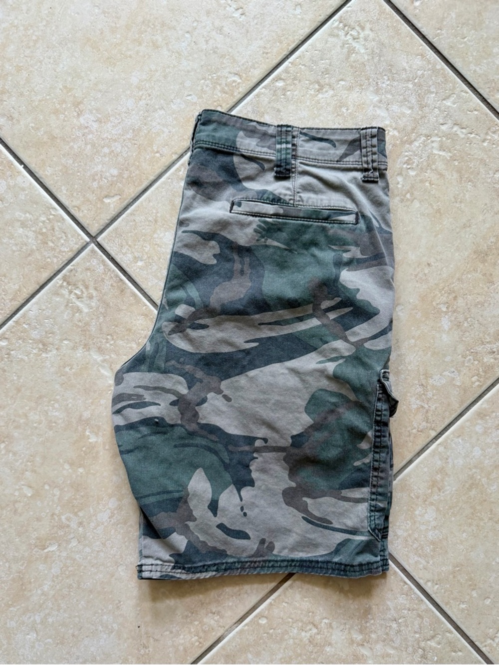 Wrangler Men's Camouflage Cargo Shorts - Green & Gray